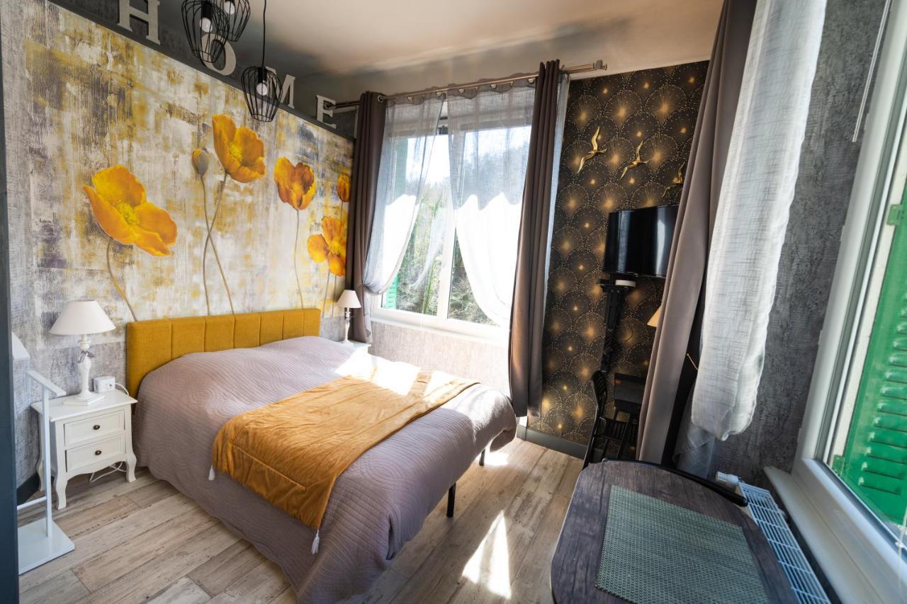 Studio Malou, Cuisine, Salle D'Eau, Terrasse Amenagee Olliergues المظهر الخارجي الصورة