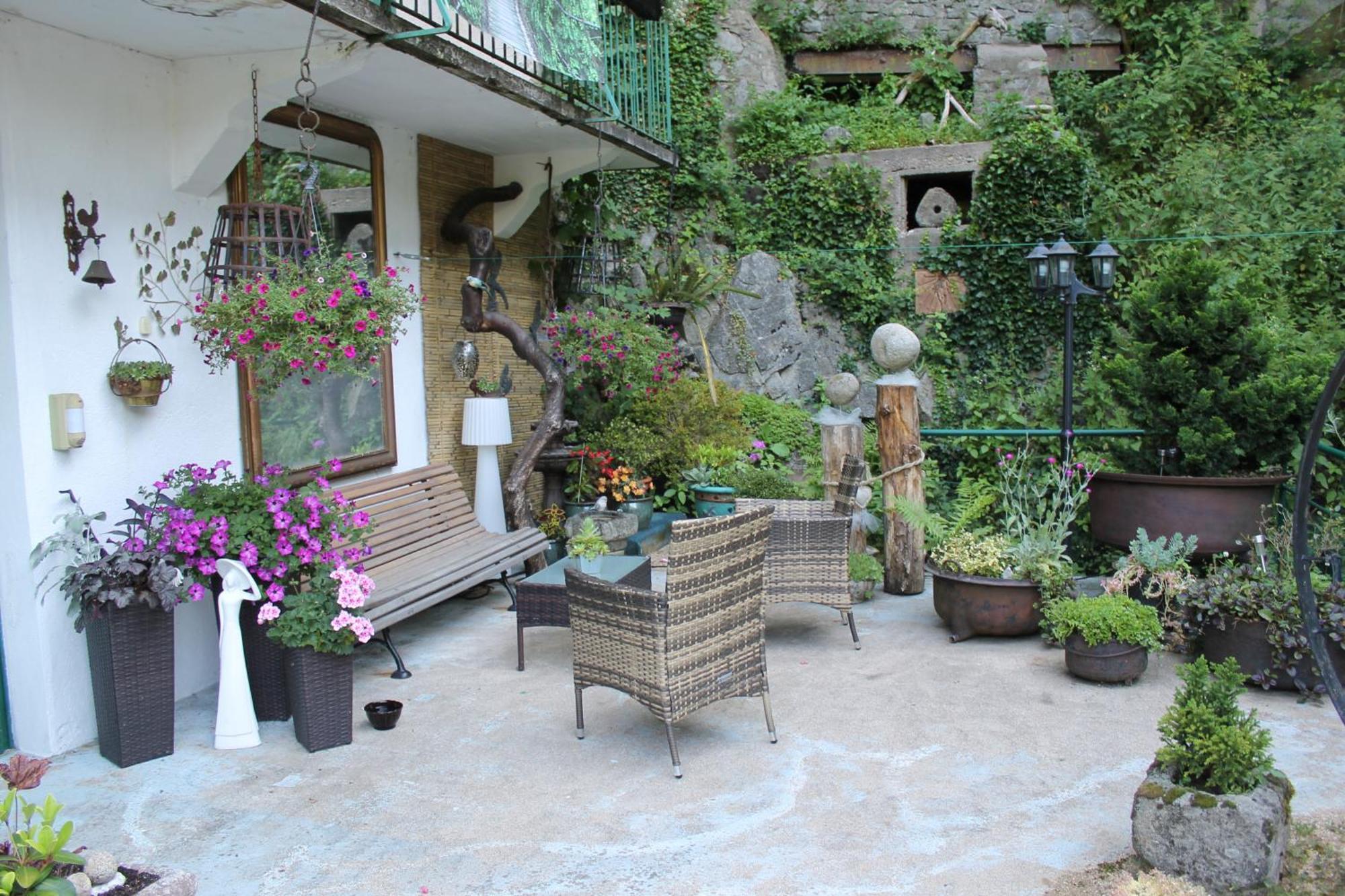 Studio Malou, Cuisine, Salle D'Eau, Terrasse Amenagee Olliergues المظهر الخارجي الصورة