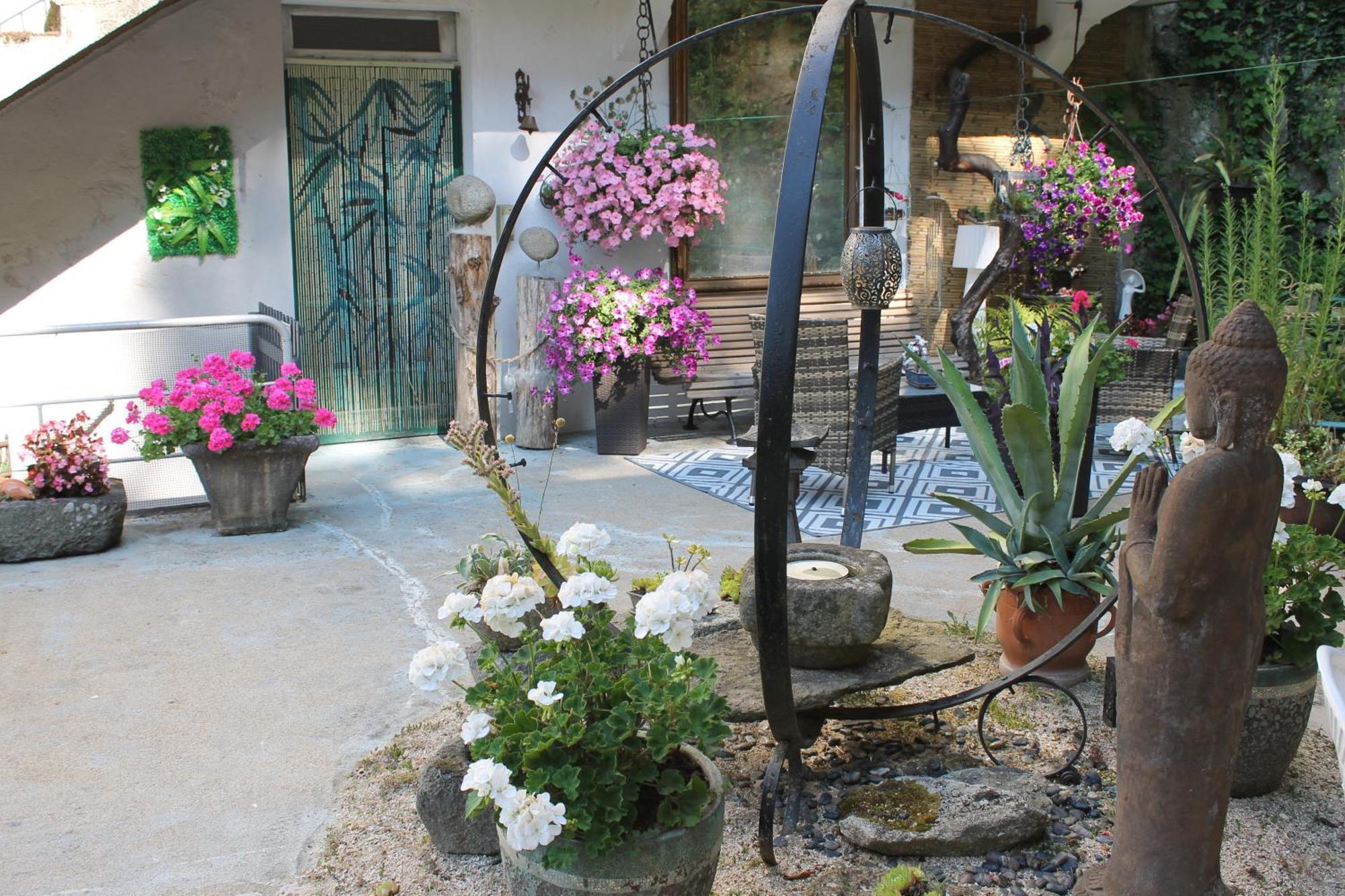 Studio Malou, Cuisine, Salle D'Eau, Terrasse Amenagee Olliergues المظهر الخارجي الصورة