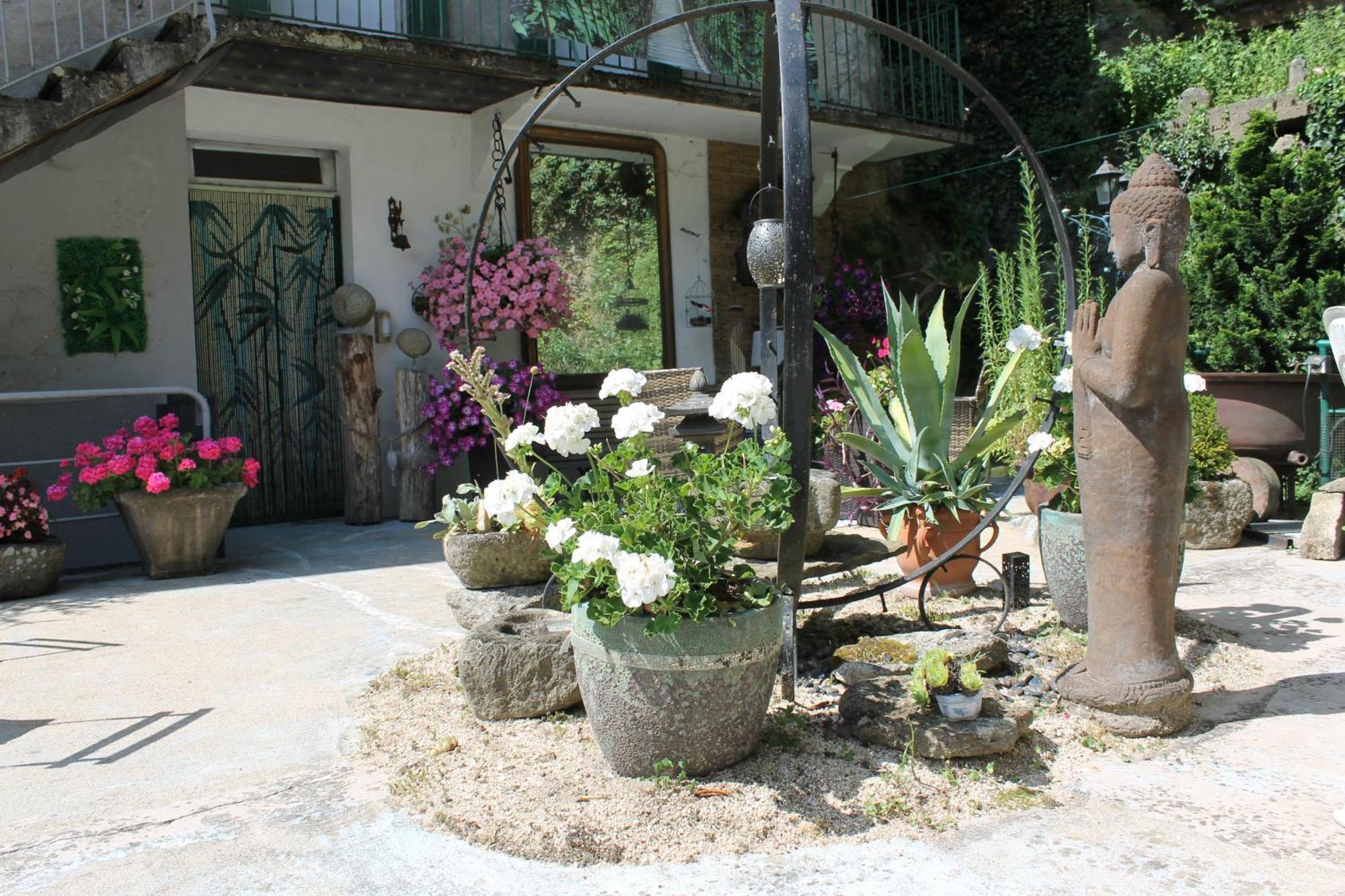 Studio Malou, Cuisine, Salle D'Eau, Terrasse Amenagee Olliergues المظهر الخارجي الصورة