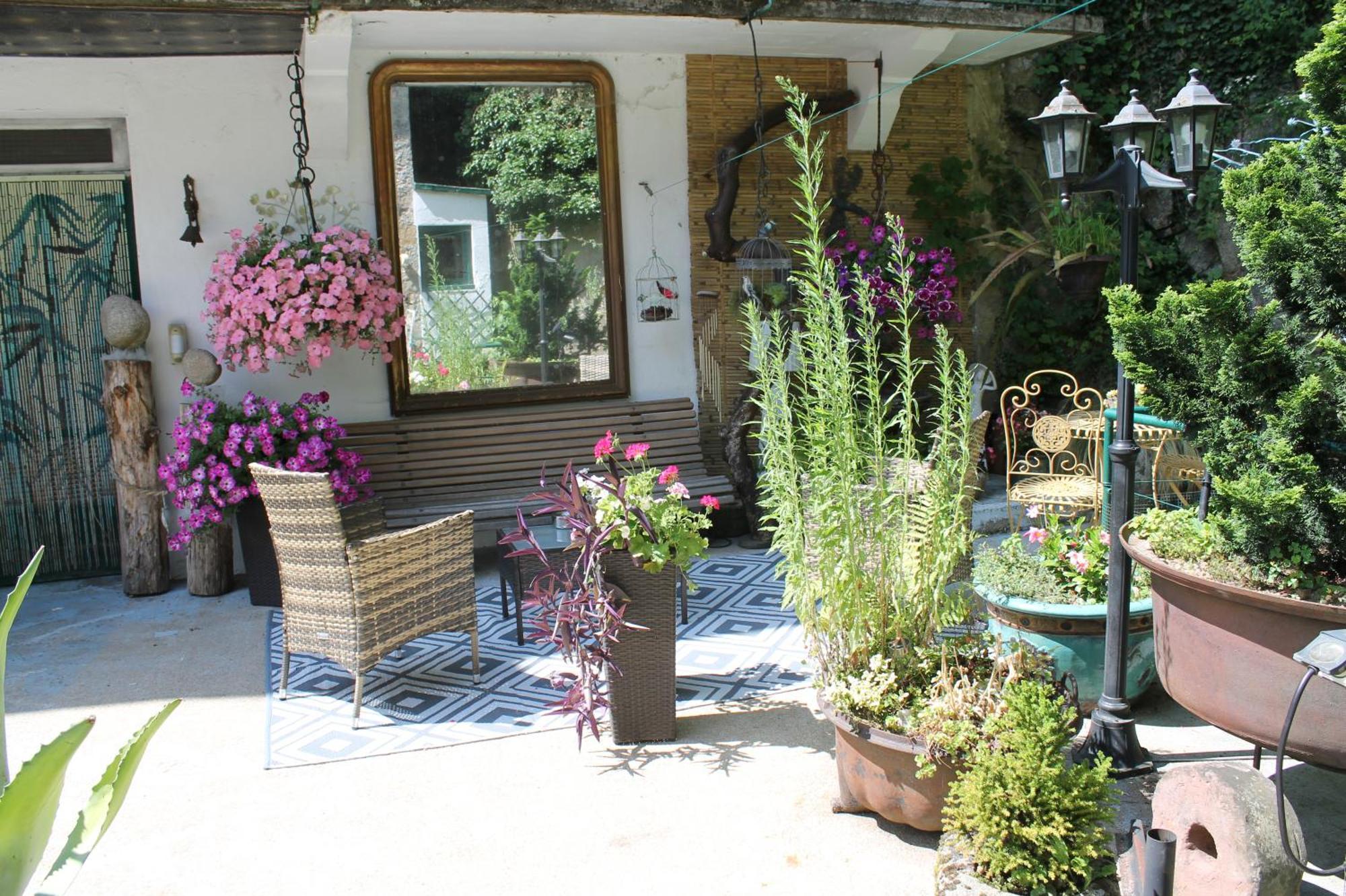 Studio Malou, Cuisine, Salle D'Eau, Terrasse Amenagee Olliergues المظهر الخارجي الصورة